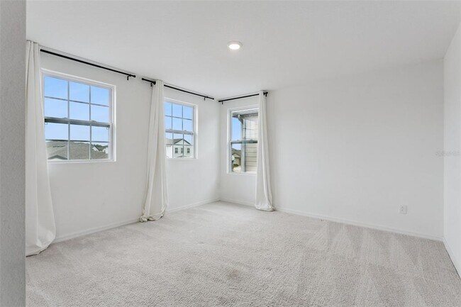 Building Photo - 756 Steerview St