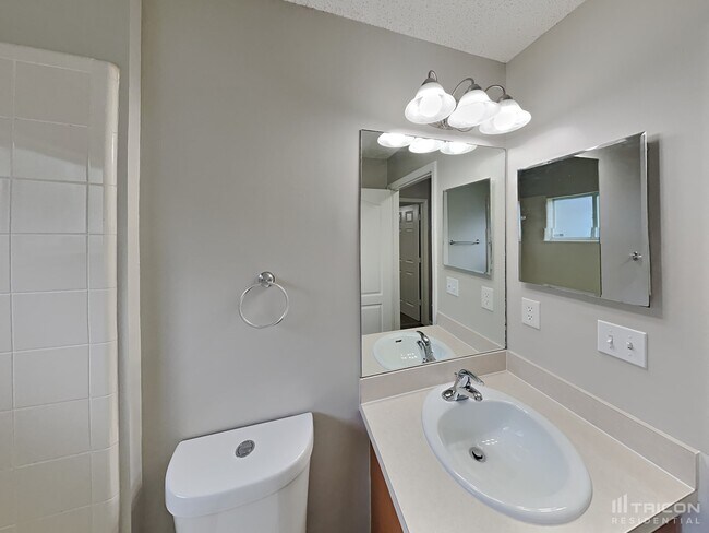 Building Photo - 87535 Creekside Dr