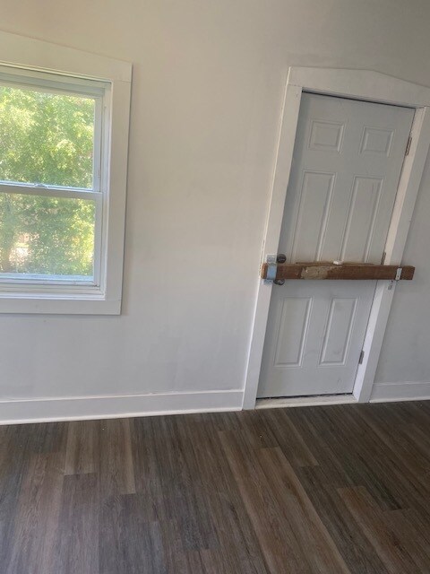 Building Photo - 7940 S Kingston Ave