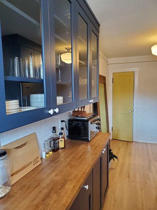 Building Photo - Laurel220 (KC-JF)