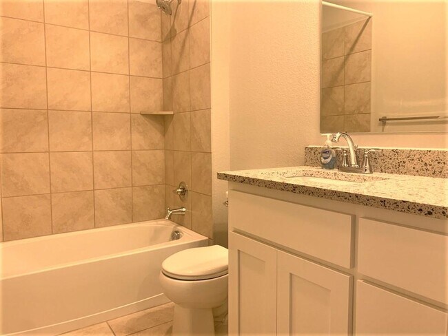 Building Photo - 6605 Verona Pl