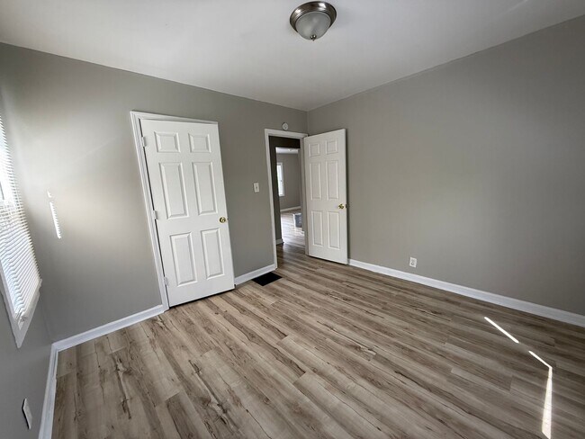 Building Photo - New Listing - Brookside Park 3 Bedroom Home