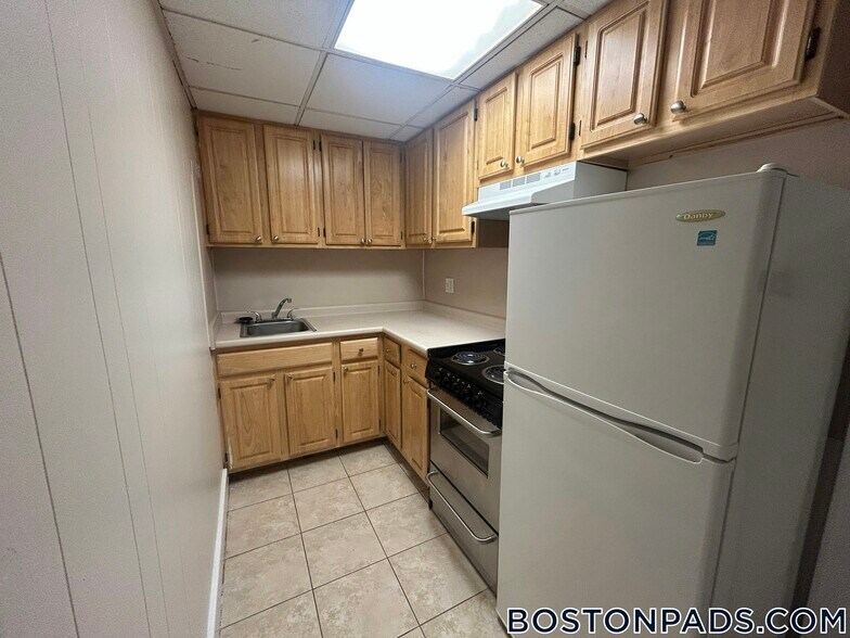Building Photo - 62 Boylston St