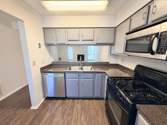 Building Photo - Gorgeous Doraville 2 Bed-2.5 Bath Townhouse, Roommate Floor plan!