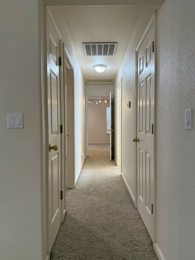 Building Photo - Spacious 2/1 in the country AVAILABLE NOW!!!