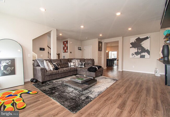 Building Photo - 9637 Block St