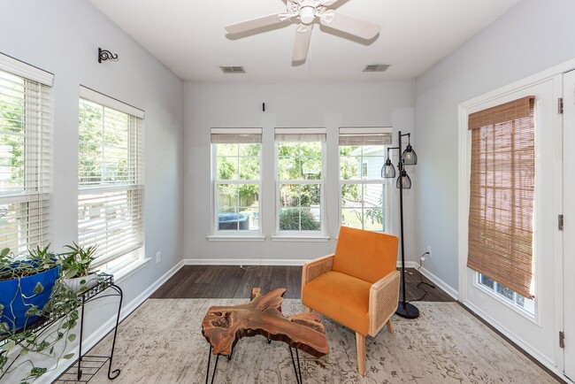 Building Photo - 3 Bedroom 2.5 Bath Single Family Home in W...