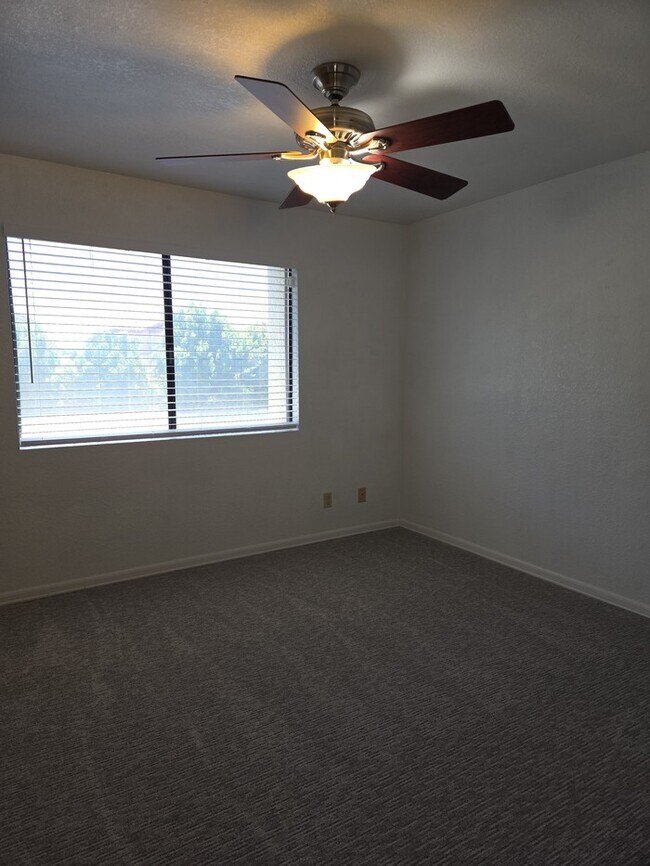 Building Photo - 2 Bed 2 Bath Townhome with 1 car garage in Mesa
