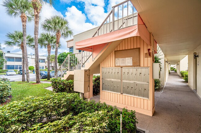Building Photo - 244 Normandy Ln