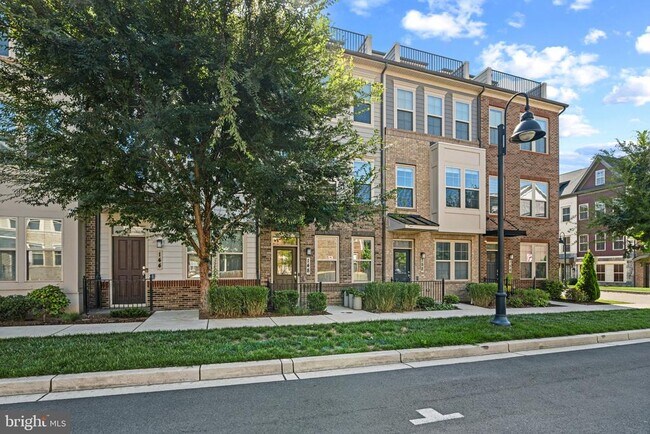 Building Photo - 148 Stowe Dr