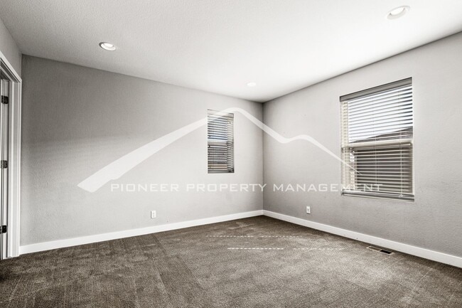 Building Photo - 8485 Redpoint Way