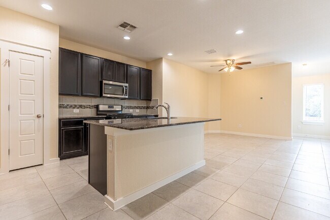 Building Photo - 142 Destiny Dr