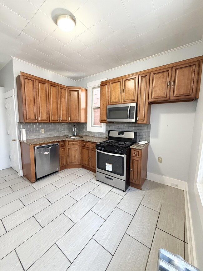 Building Photo - 1218 13th St