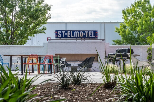 Building Photo - South Austin 2BR Condo with Balcony & Luxury Amenities