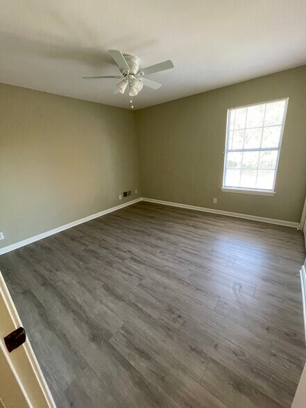 Bedroom - 11700 Robindale Rd