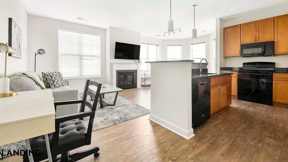 Building Photo - 909 Mansion Dr