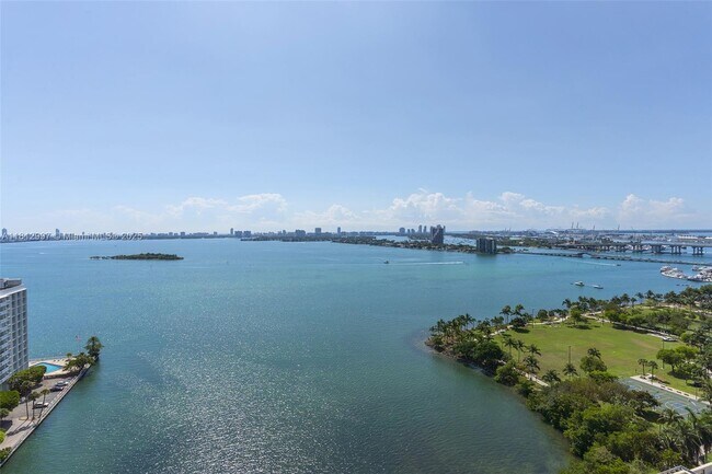 Building Photo - 2020 N Bayshore Dr