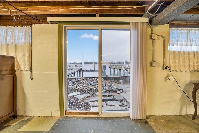 Building Photo - 1551 Oakland Ave