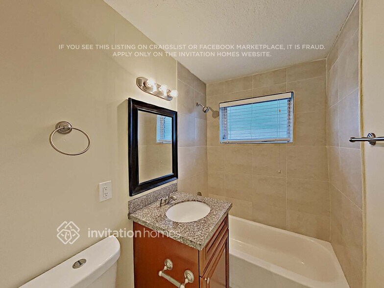 Building Photo - 854 W Jasmine Dr