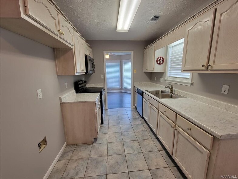 Building Photo - 6501 Juniper Tree Ln