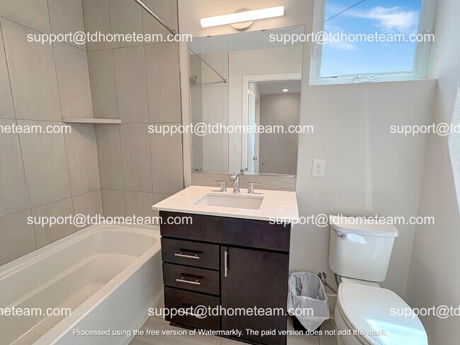 Building Photo - "Charming 3-Bed Townhouse Retreat on Beacon Ave with Spacious 1398 sq ft Layout!"