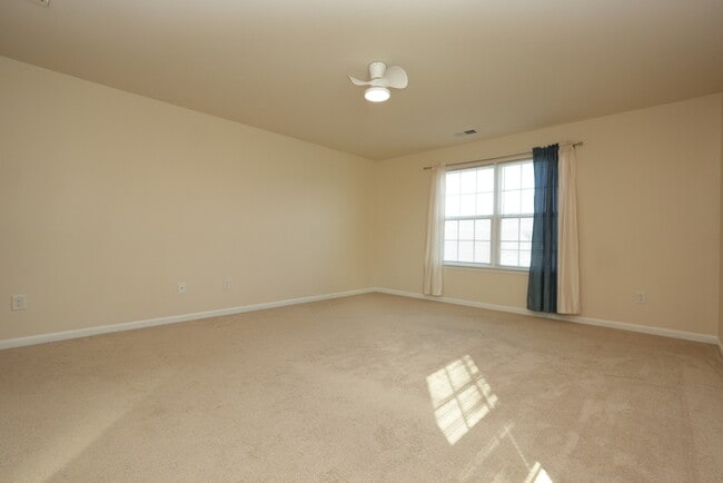 Building Photo - Modern Comfort Meets Space – 4BR/3.5BA Hom...