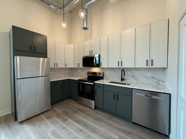 Building Photo - 1453 Maple Ave