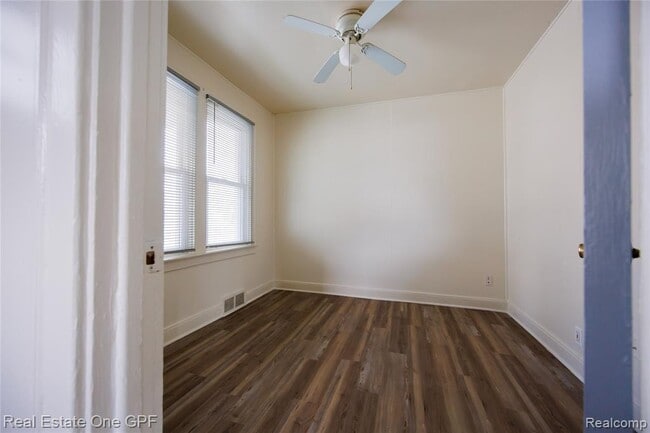 Building Photo - 8242 Maxwell Ave