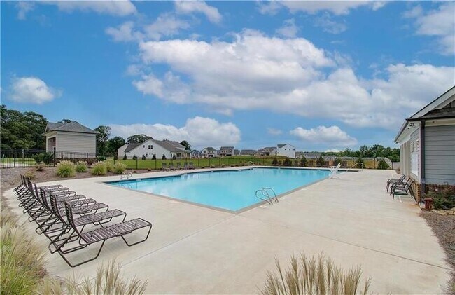 Building Photo - 4599 Silver Oak Dr SW