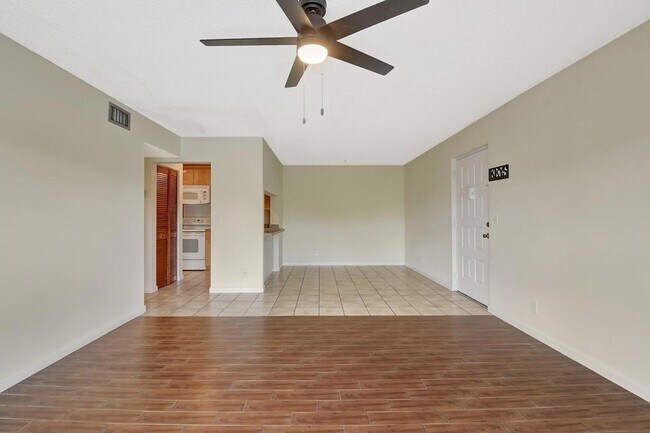 Building Photo - 616 Sea Pine Way