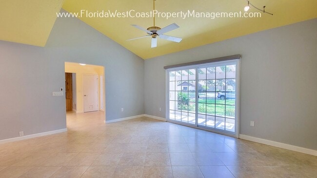 Building Photo - CLASSIC SARASOTA POOL HOME WITH UPDATES AN...