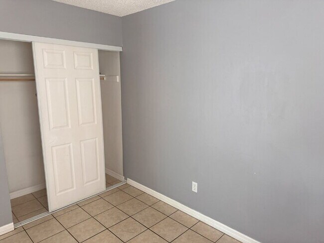 Building Photo - Coming Soon — 3BR/2BA Bradenton Rental · Available Mid-May
