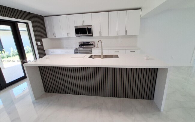 Building Photo - 216 Shadow Way