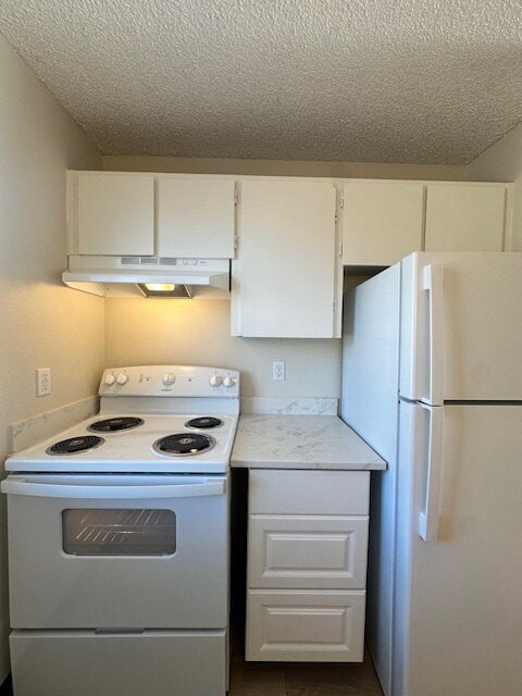 Building Photo - 2-Bedroom Upstairs Corner Unit; 1-Bath