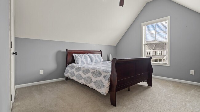 Building Photo - Towne Pointe