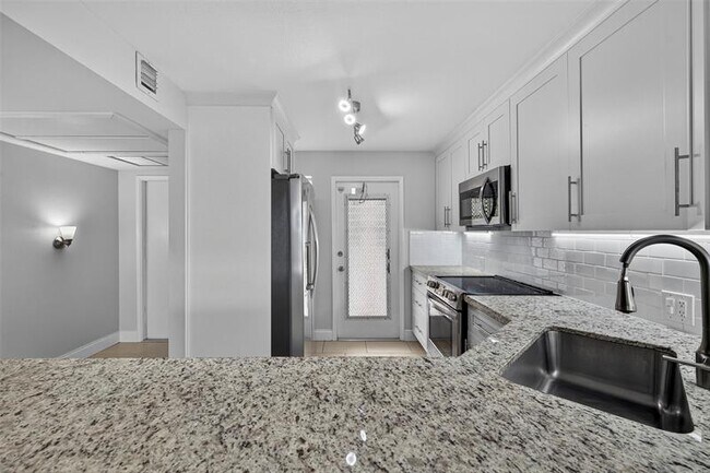 Building Photo - 3090 N Course Dr