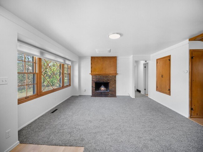 Building Photo - 203 W Cleveland Ave