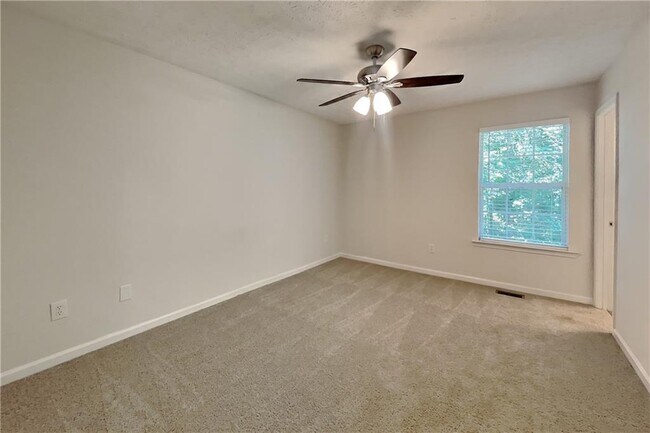 Building Photo - 6460 River Hill Dr