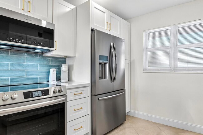 Building Photo - 111 N Pompano Beach Blvd