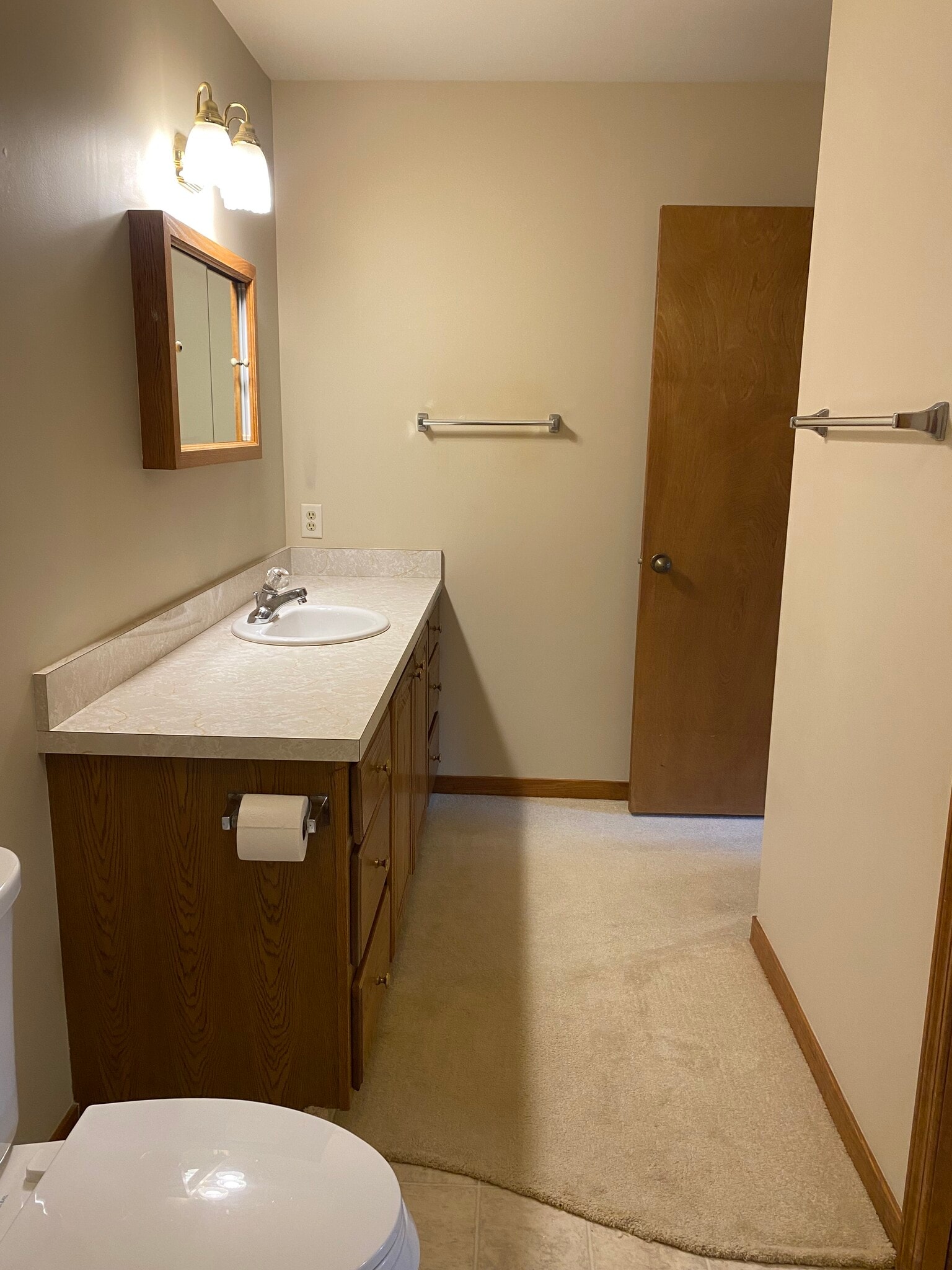Building Photo - 855 Claremont Ct