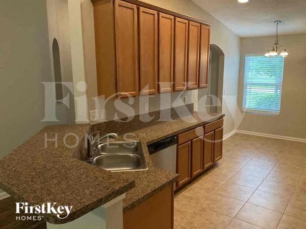 Building Photo - 403 W New England Dr