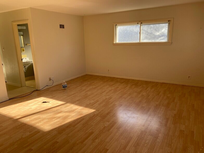 Building Photo - 2408 S 92nd St