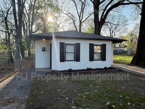 Building Photo - 1382 S Wellington St