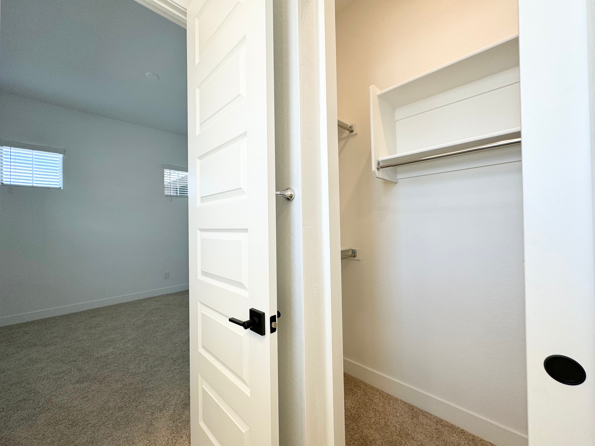 Building Photo - 8723 W Vista Ave