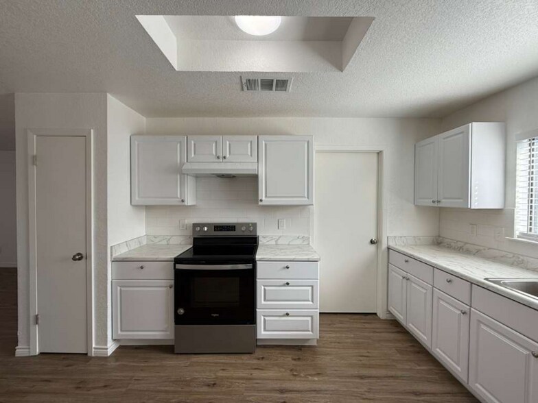 Building Photo - 4455 Sherwood Way