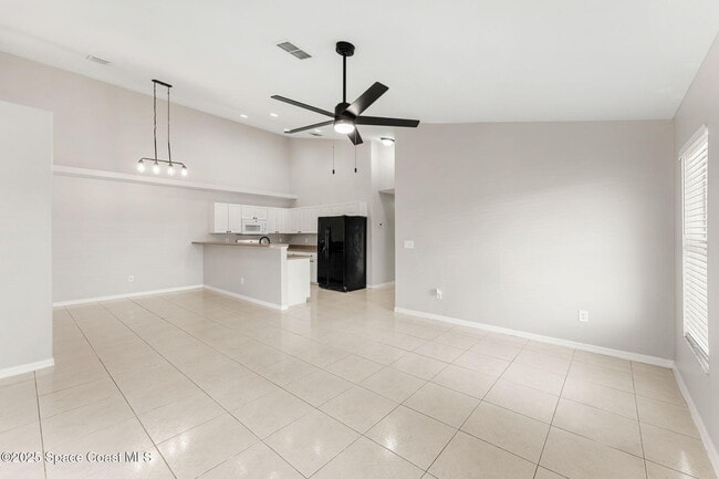 Building Photo - 158 Empress Ave