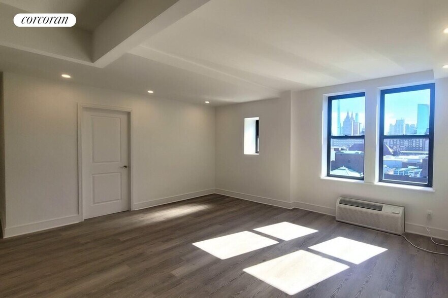 Building Photo - 45 W 81st St
