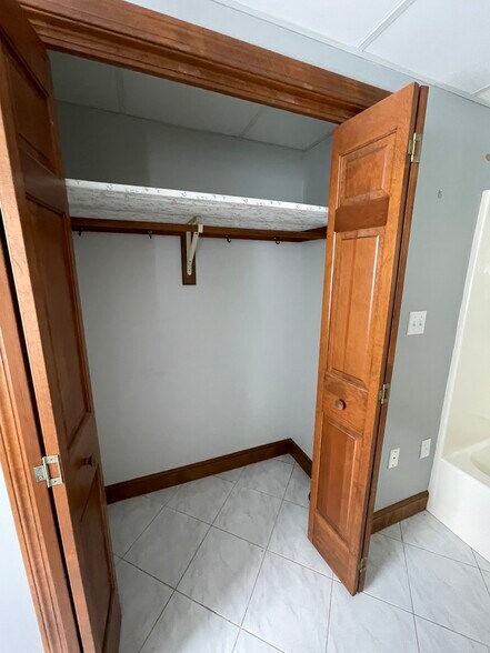 Building Photo - 178 Andover St