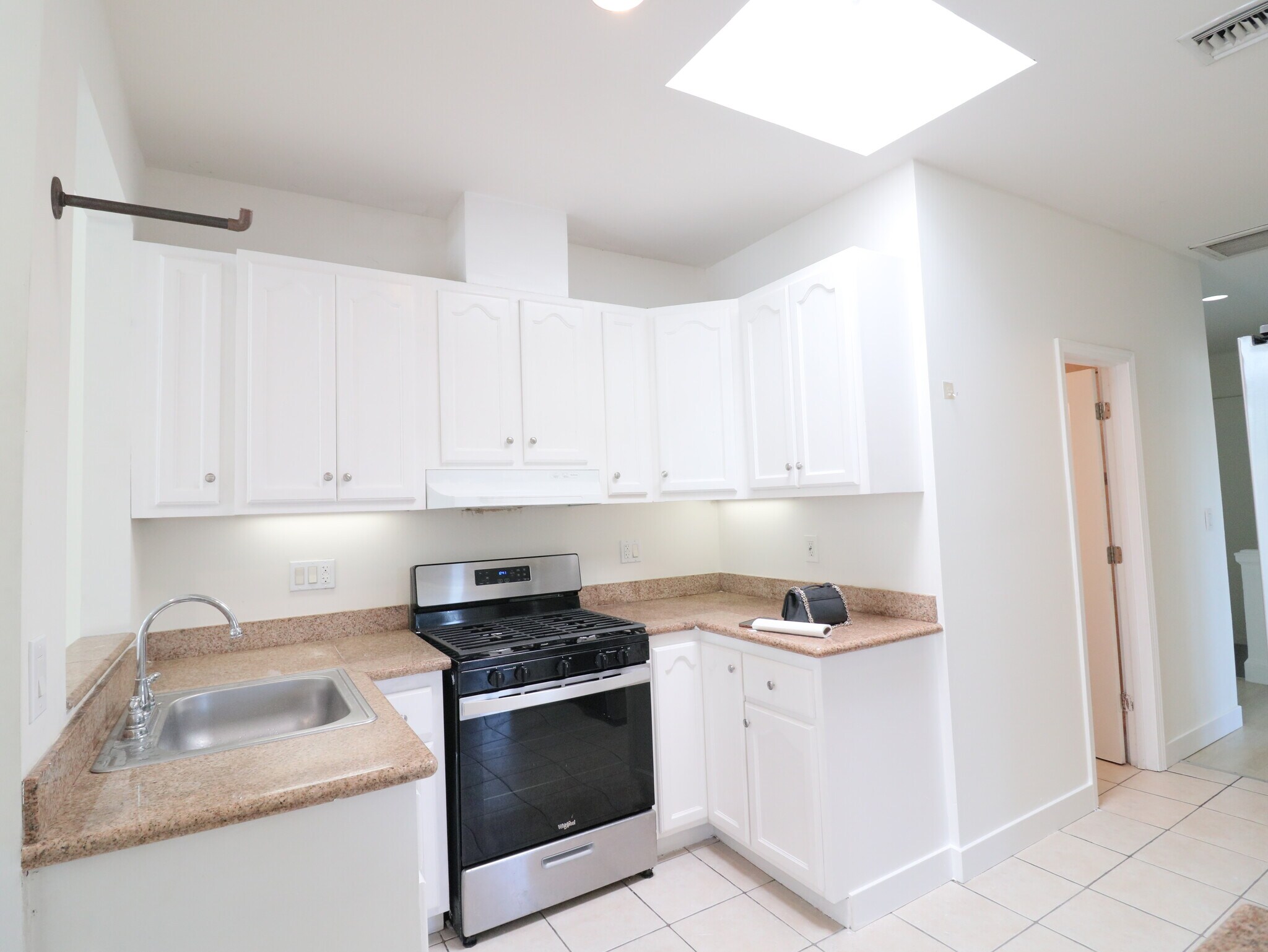 Building Photo - 441 W 79th St