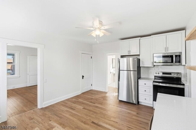 Building Photo - 10 Zazzetti St